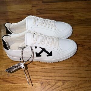 Off-White White Low Cut Sneakers